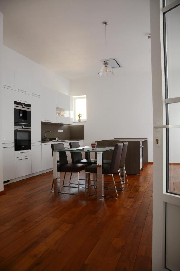 Premium Apartment Near Banska Bystrica Square With Two Big Bedrooms Eksteriør billede